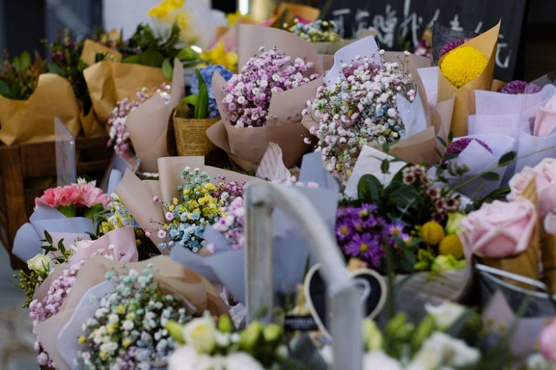 Букеты из свежих цветов можно доставить в день заказа в любой город России и мира фото 3