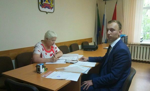 Фото: Алена Шестакова - Кандидат подает документы в Избирком