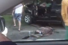 ДТП в Хабаровске: Prado врезался в столб, есть пострадавшие (видео последствий)