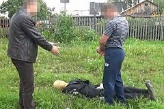 В Хабаровском крае местный житель изнасиловал женщину прямо на улице