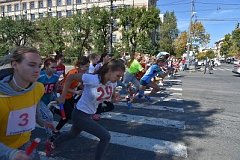 Более 1500 спортсменов приняли участие в легкоатлетической эстафете в Хабаровске