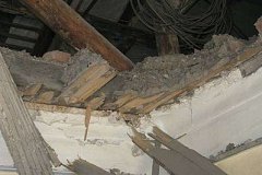 В Хабаровском бараке обрушилась крыша