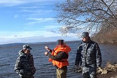 Житель Хабаровского края выкинул приятеля из лодки на рыбалке и смотрел, пока тот утонет