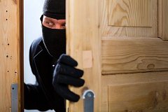 Криминальная парочка сожителей обокрала частный дом в Хабаровске