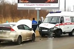 Карета скорой помощи попала в ДТП в Хабаровске (фото)