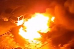 В центре Хабаровска сгорели три иномарки (ВИДЕО)