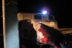 Очевидцы: пьяный таксист на большой скорости опрокинул машину в кювет в Хабаровске