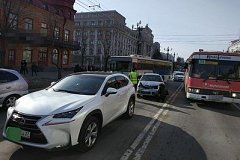 Автобус с людьми устроил массовое ДТП в центре Хабаровска (фото)