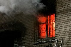 Женщину с малолетними детьми спали из огня в Хабаровске