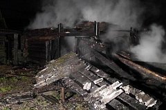 Пожар от палов уничтожил коровник, в котором находились 80 животных