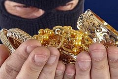 Хабаровчанин украл у бывшей подруги золотые украшения