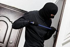 Житель Хабаровского края ограбил квартиру пожилой женщины