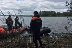 В Хабаровском крае спасатели продолжают поиски пропавших рыбаков на реке Амур