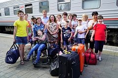 Хабаровские дети с проблемами здоровья отправились на отдых в Приморье
