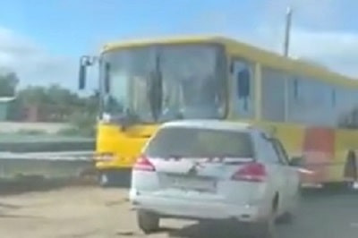 Водитель умер за рулём и врезался в автобус в Комсомольске фото 2