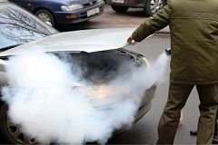 Водитель без прав скрылся с места ДТП на обгоревшей машине в Хабаровске