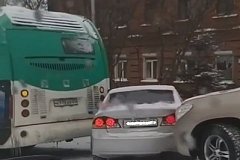 3 автобуса и 4 легковушки столкнулись в центре Хабаровске (видео)
