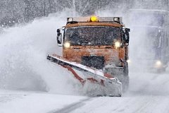 На расчистку автотрасс от снега вышло 80 единиц техники в Хабаровском крае