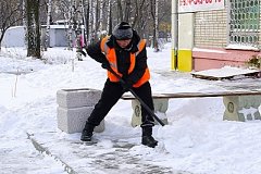 За неубранный снег и наледь нарушителей накажут рублем в Хабаровске