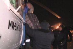 Обгоревшего на пожаре ребенка доставили в Хабаровск на вертолете МЧС (видео)