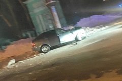 В Комсомольске Лада врезалась в столб, водитель в коме (фото, видео)