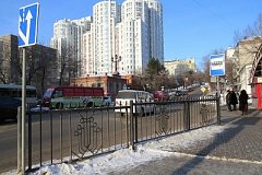 Хабаровские автолюбители повредили дорожные знаки, светофоры и ограждения на 1,5 млн рублей