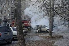 Кроссовер сгорел в хабаровском дворе (фото)