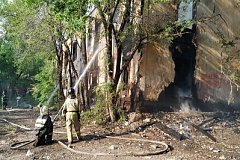 Частично жилой барак загорелся в Хабаровске (видео)