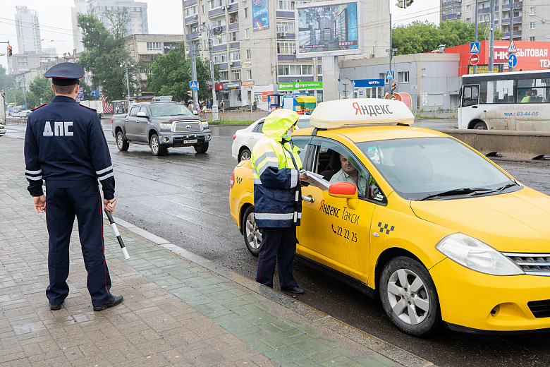Крупные штрафы ждут водителей автобусов и такси, игнорирующих масочный режим фото 2