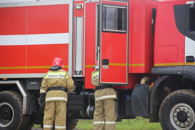 Почти 400 человек эвакуировали пожарные из торгового центра в Комсомольске фото 2