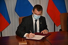 Краевые власти подписали просьбу назначить Комсомольск «Городом трудовой доблести»