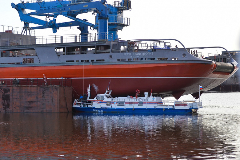 Михаил Дегтярев поздравил корабелов АСЗ со спуском на воду новых судов фото 2