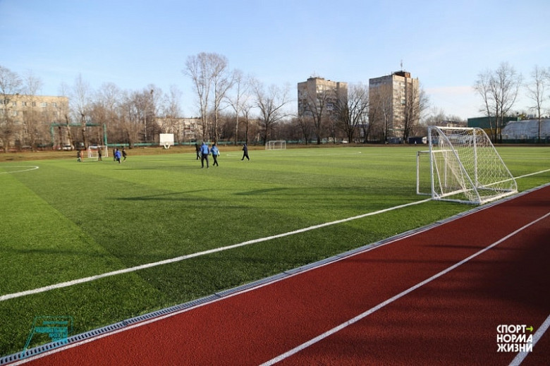 В Хабаровске обновили стадионы "Юность" и "Заря" фото 2