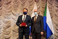 В Хабаровском крае наградили врачей, борющихся с коронавирусом