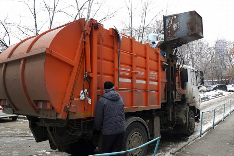 Почти 4 тонны мусора вывезли из Хабаровска за время новогодних каникул фото 2