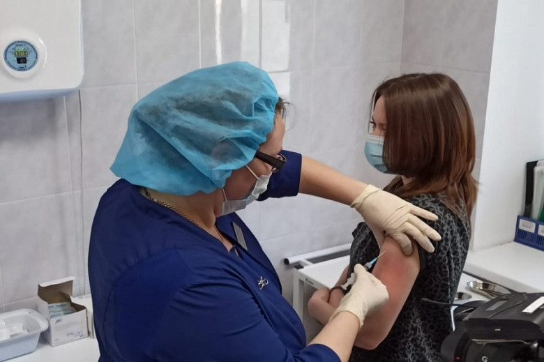 В Хабаровском крае продолжается вакцинация против клещевого энцефалита фото 2