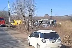 В Хабаровске рейсовый автобус съехал в кювет, есть пострадавшие