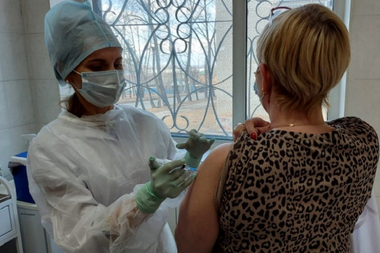 Свыше 51 тысячи человек в Хабаровском крае прошли вакцинацию от COVID-19 фото 2