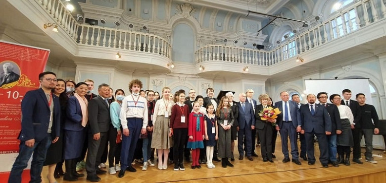 Юные пианисты из Якутии стали призерами международного конкурса фото 2