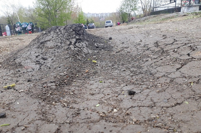 Дорога на кладбище в селе Ильинка становится подвластной только внедорожникам фото 2