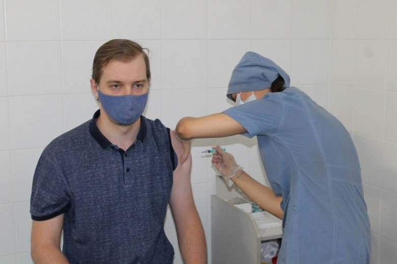 Сделать прививку от COVID-19 жители Хабаровского края могут в 8 мобильных пунктах фото 2