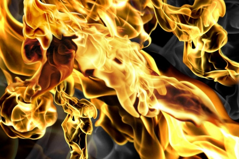 Хабаровчанин горел во дворе жилого дома фото 2