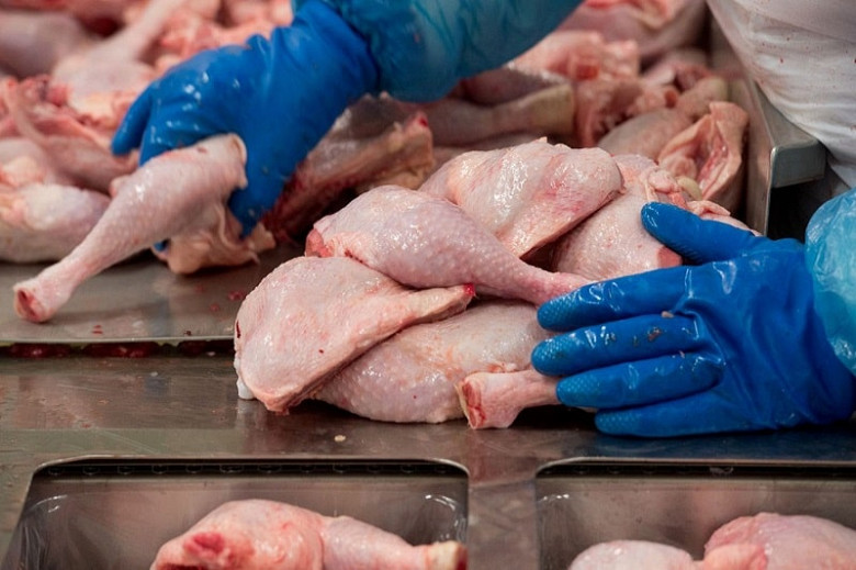 Просроченную курятину нашли в известной торговой сети в Хабаровском крае фото 2