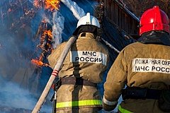 Пожар на территории картонно-рубероидного завода произошел в Хабаровске