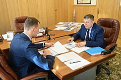 Михаил Дегтярев обсудил с главой Ванинского района местные проблемы и перспективы