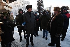 На площади имени Ленина в Хабаровске открылся новогодний городок