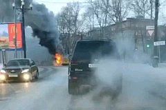 Пассажирский автобус сгорел в Хабаровске. Видео