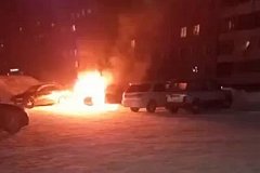 Машина сгорела дотла в Комсомольске-на-Амуре. Видео