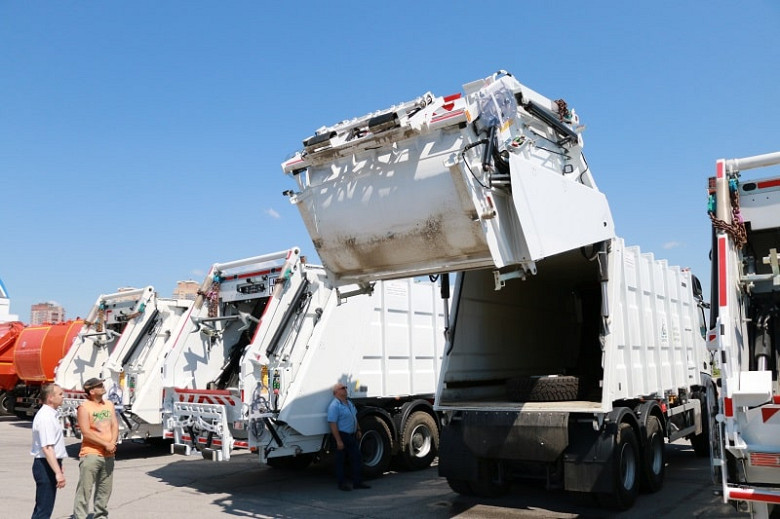 В Хабаровском крае обновляют автопарк мусороуборочной техники фото 3