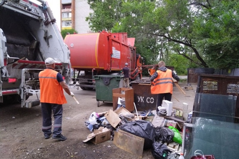 Рейд с проверкой хода мусорной реформы прошёл в Краснофлотском районе Хабаровска фото 2